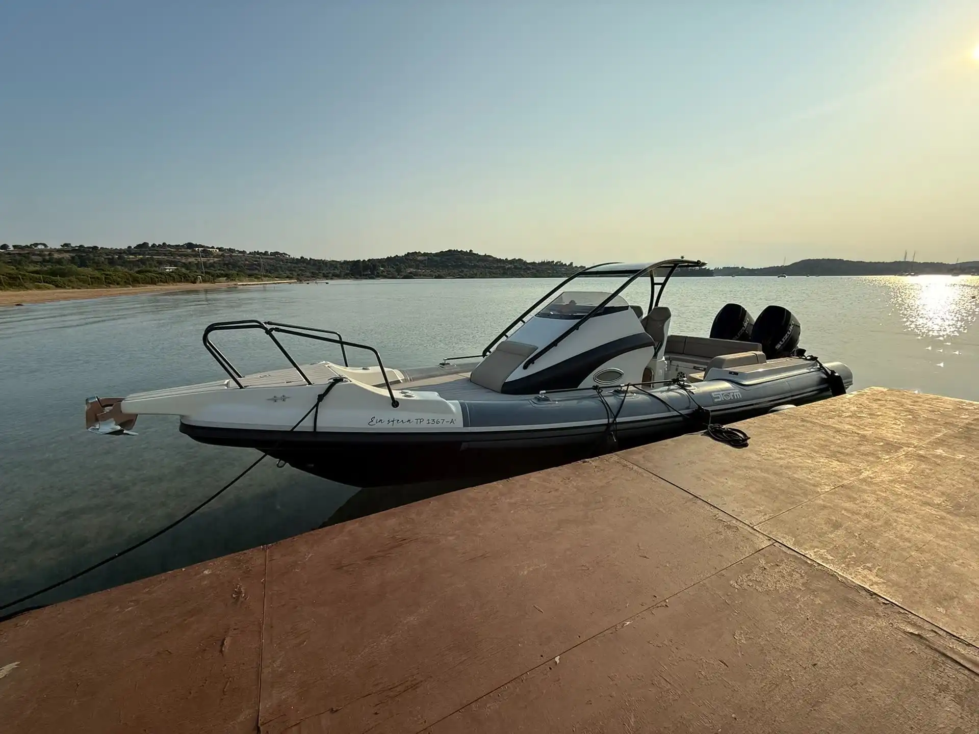 Luxury private cruise around Milos